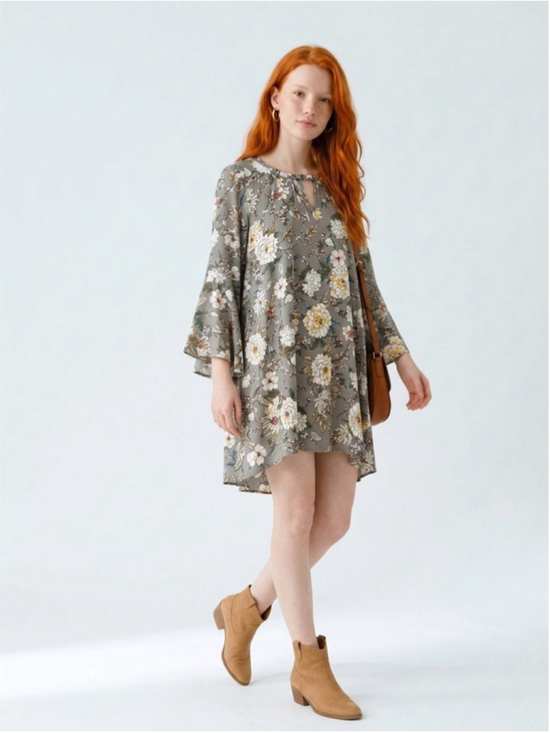 JODIFL Dresses & Skirts - Jodifl Keyhole Dress with Bell Sleeves